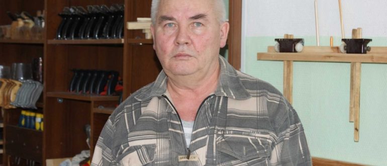 ЮРИЙ Аверкиев - учитель трудового обучения коррекционной школы-интерната.