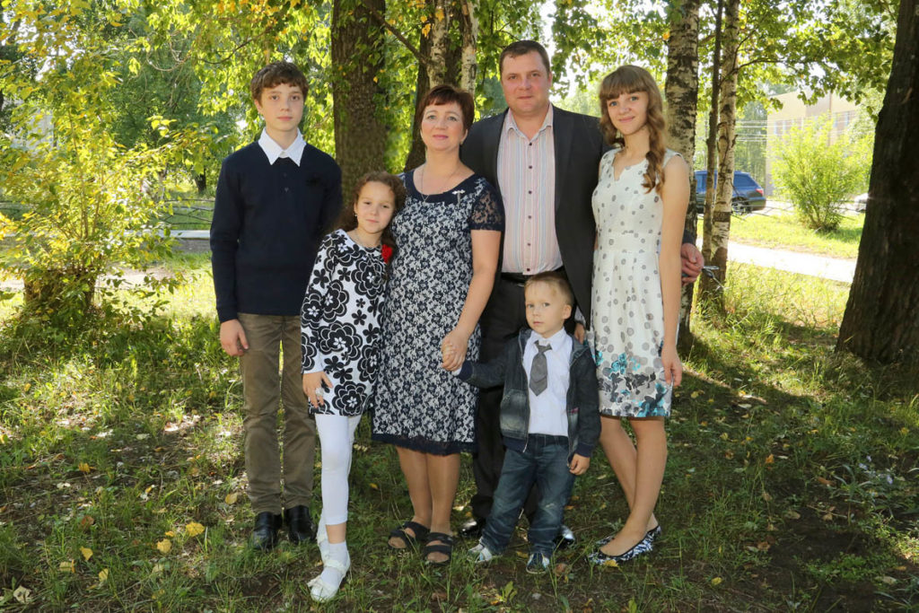 В семье Евтиховых, Нелли Владимировны и Сергея Сергеевича, воспитываются пятеро детей